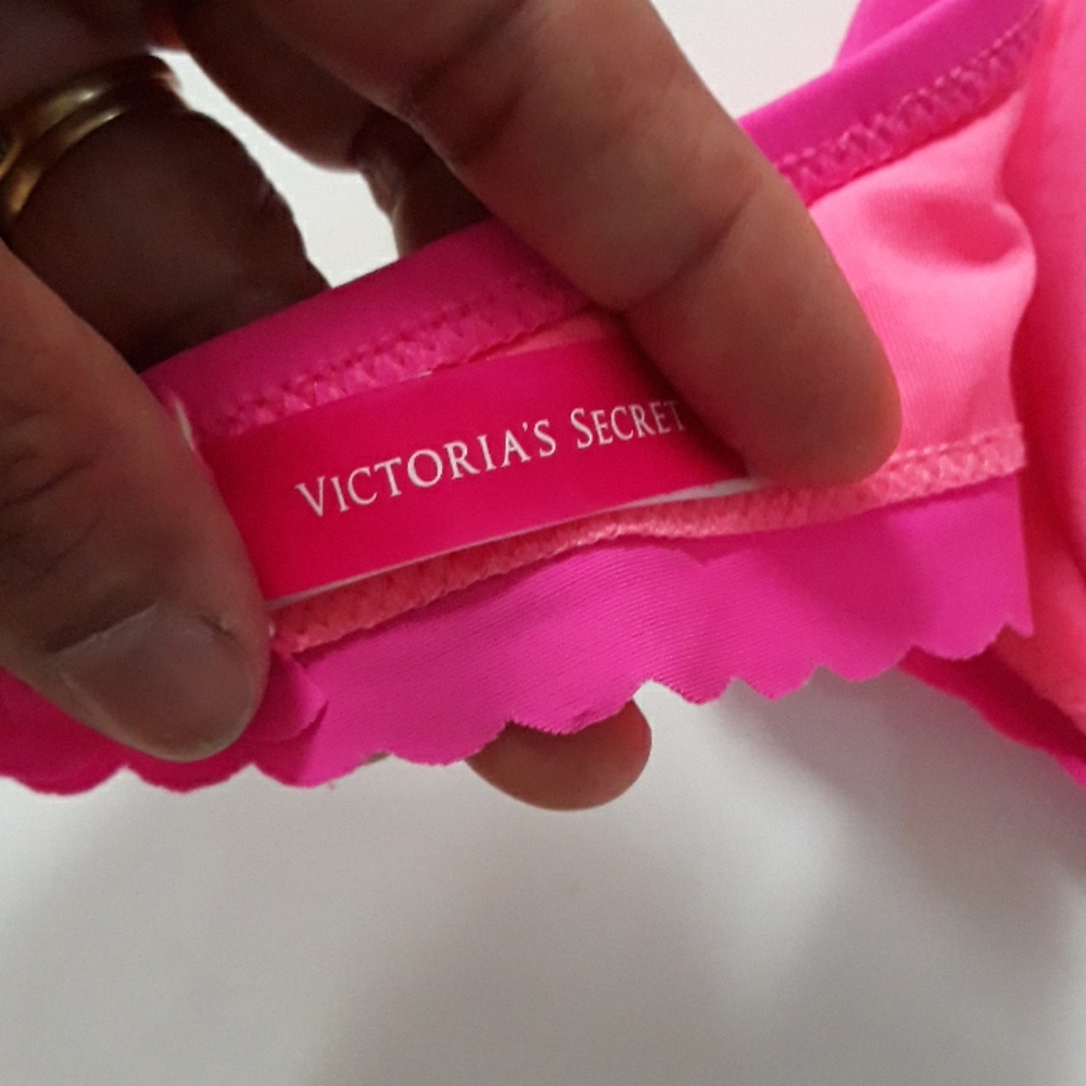 Victoria's Secret underwire Bikini top size 32C - Picture 8 of 13